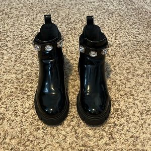 Madden Girl Honeyy Chelsea Boot, Women's Size 7 M, Black